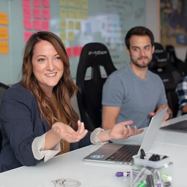 Come scegliere la reception scrivania perfetta per il tuo ufficio